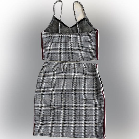 ❓Outfit — MINI SKIRT & CROP TOP SET by Guess / Combo — Plaid — Size Small - Picture 3 of 17